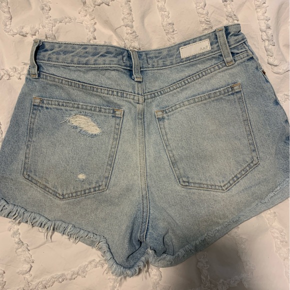 Abercrombie & Fitch Annie High rise light wash distressed denim shorts - size 27 - Picture 5 of 13